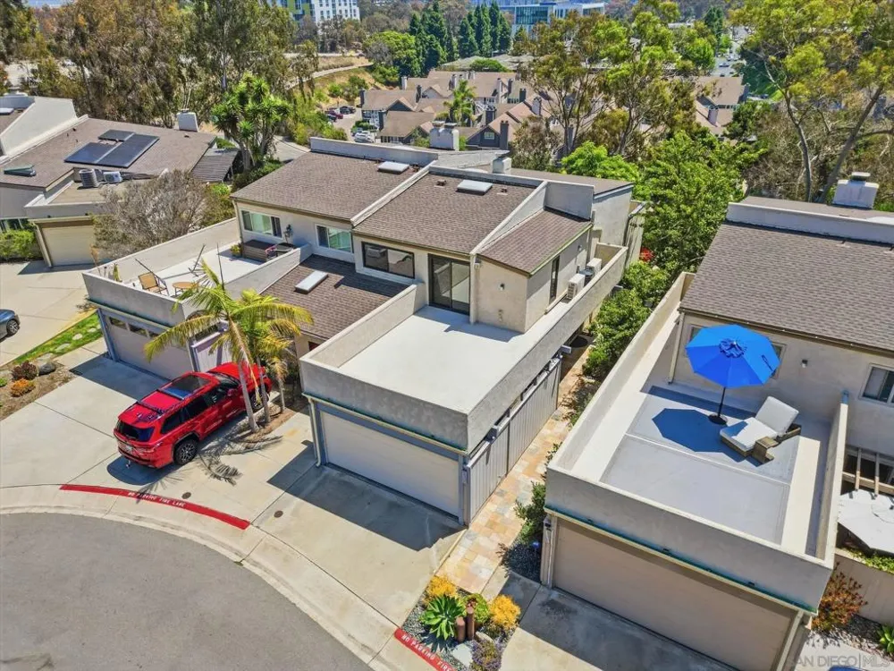 8963 Caminito Fresco La Jolla, CA 92037