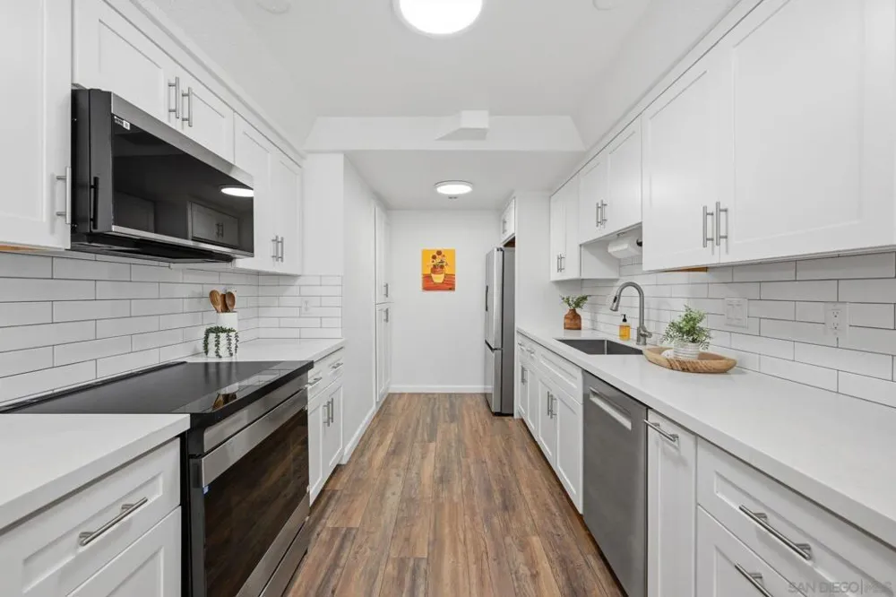 8963 Caminito Fresco La Jolla, CA 92037