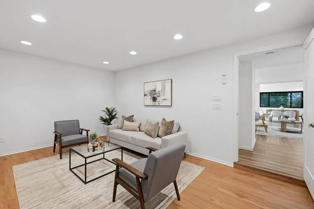 8963 Caminito Fresco La Jolla, CA 92037