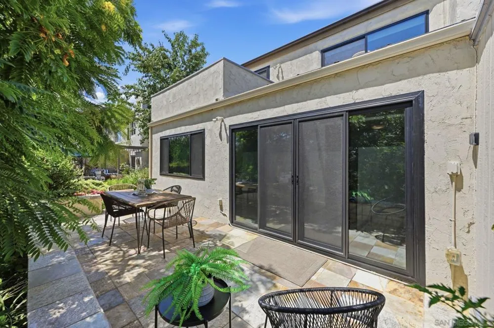 8963 Caminito Fresco La Jolla, CA 92037