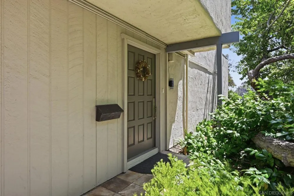 8963 Caminito Fresco La Jolla, CA 92037