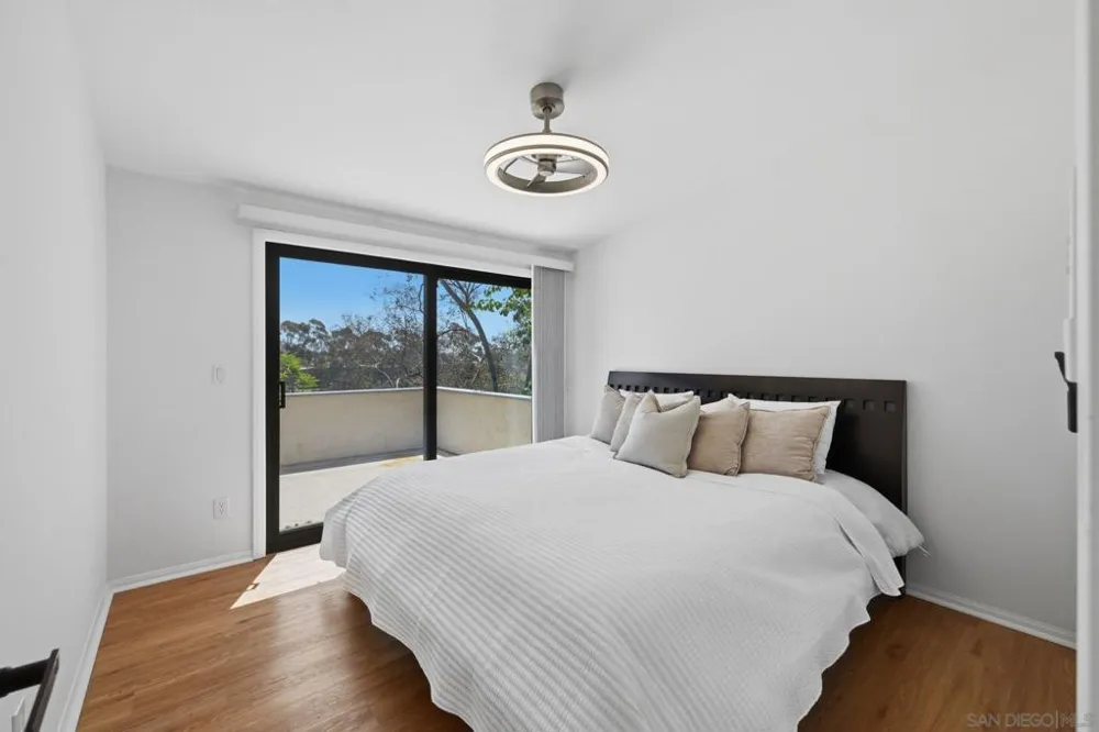 8963 Caminito Fresco La Jolla, CA 92037