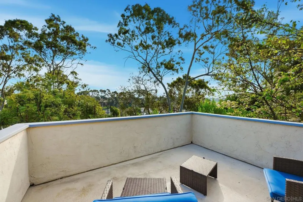 8963 Caminito Fresco La Jolla, CA 92037
