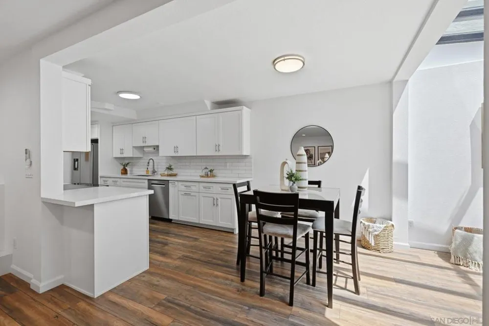 8963 Caminito Fresco La Jolla, CA 92037