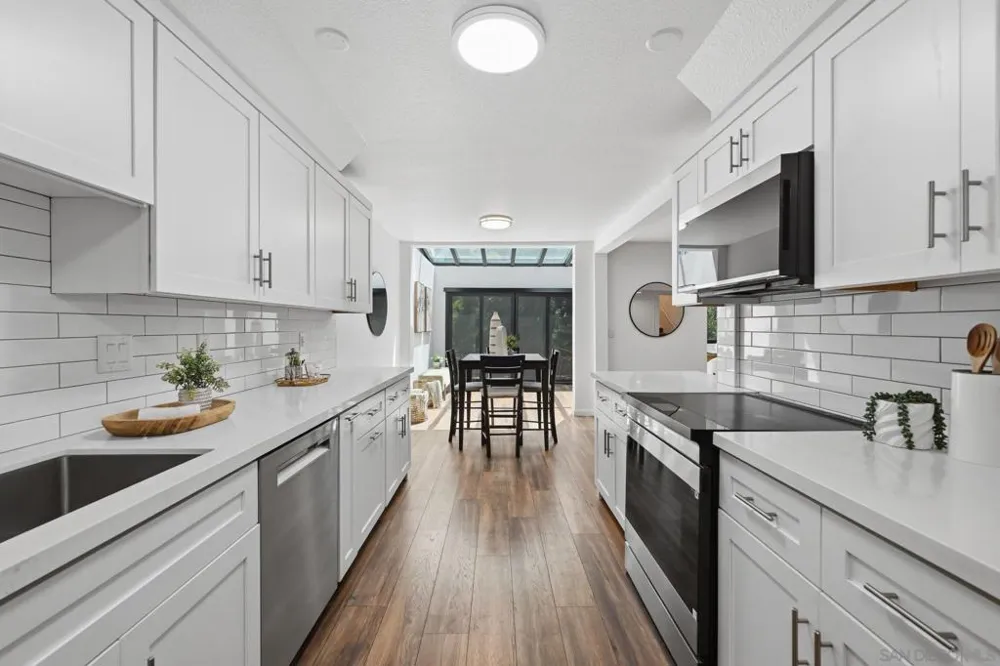8963 Caminito Fresco La Jolla, CA 92037