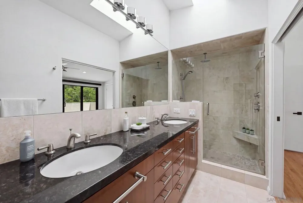 8963 Caminito Fresco La Jolla, CA 92037