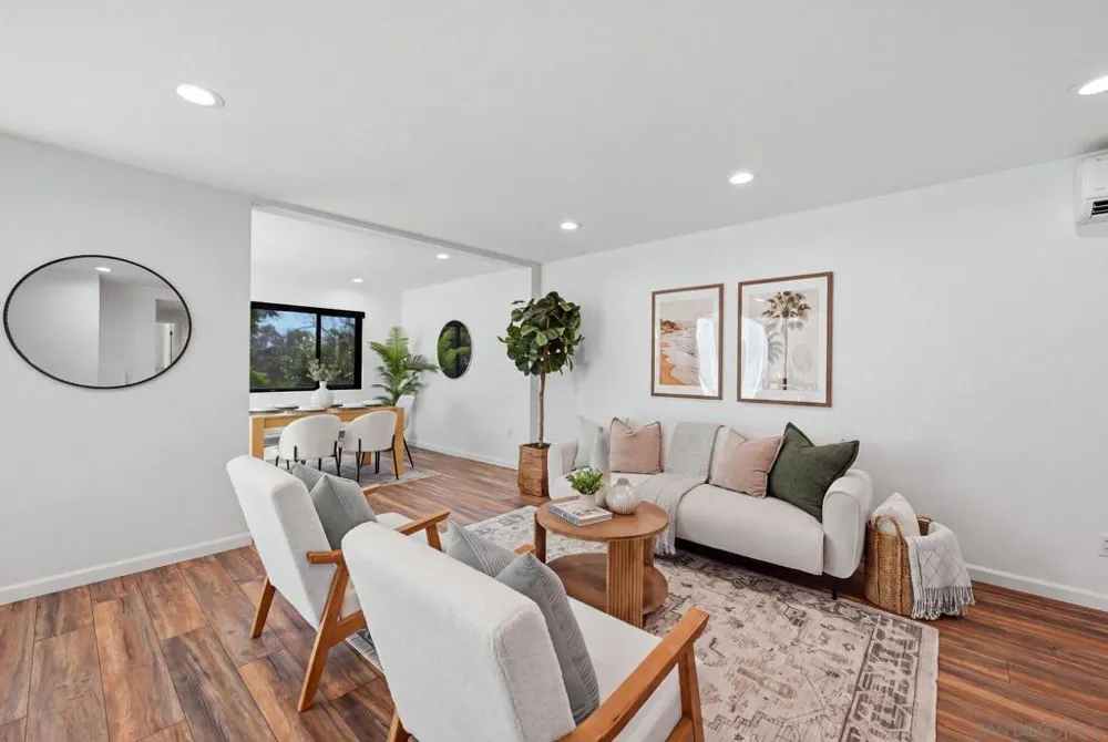 8963 Caminito Fresco La Jolla, CA 92037