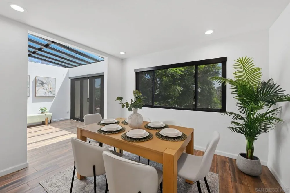 8963 Caminito Fresco La Jolla, CA 92037
