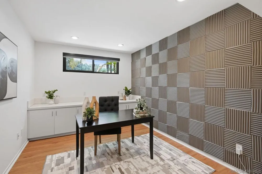 8963 Caminito Fresco La Jolla, CA 92037