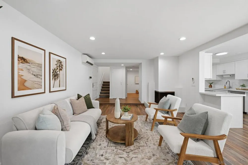 8963 Caminito Fresco La Jolla, CA 92037