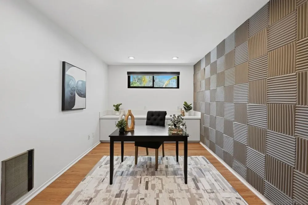 8963 Caminito Fresco La Jolla, CA 92037