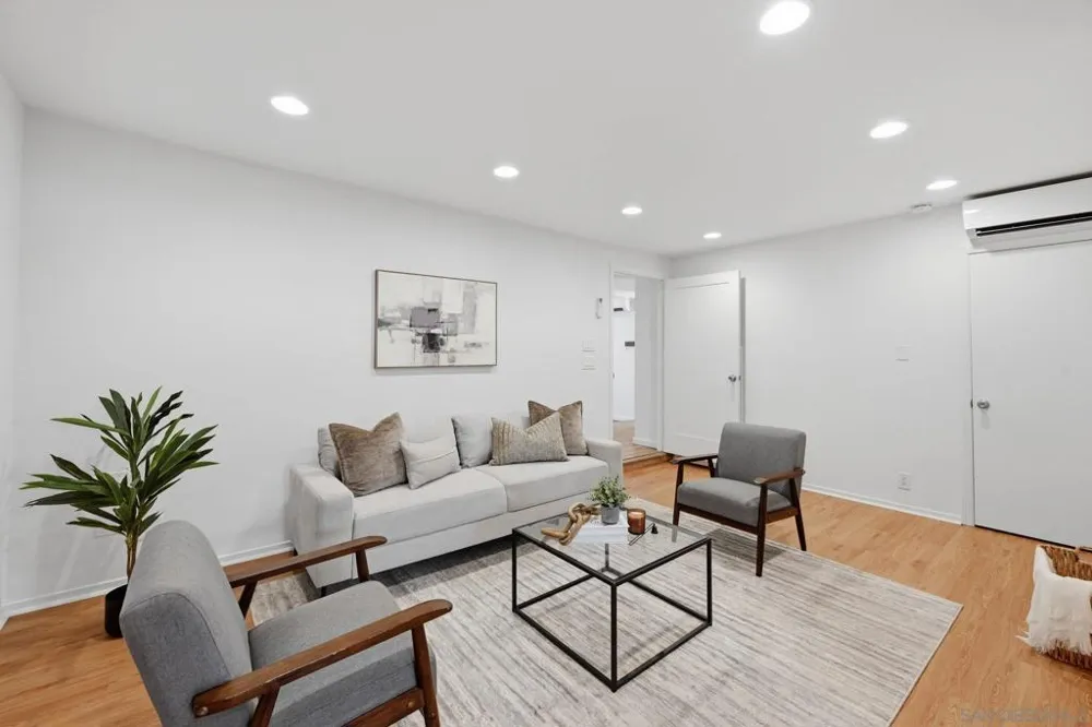 8963 Caminito Fresco La Jolla, CA 92037