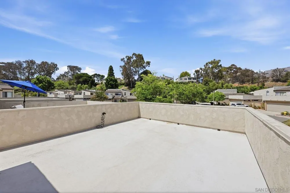 8963 Caminito Fresco La Jolla, CA 92037