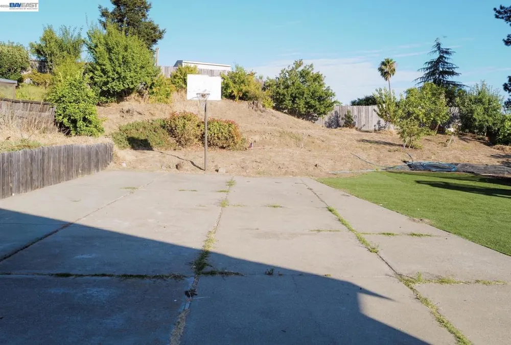 828 Coral Dr Rodeo, CA 94572