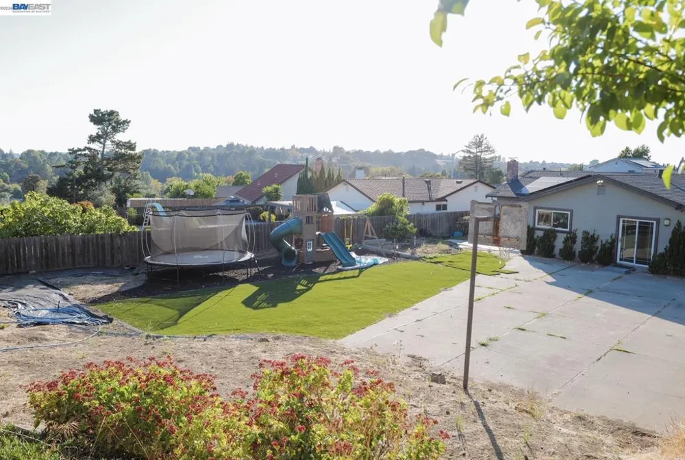 828 Coral Dr Rodeo, CA 94572