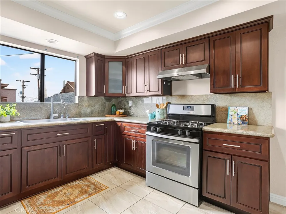 635 E Elmwood Avenue #203 Burbank, CA 91501