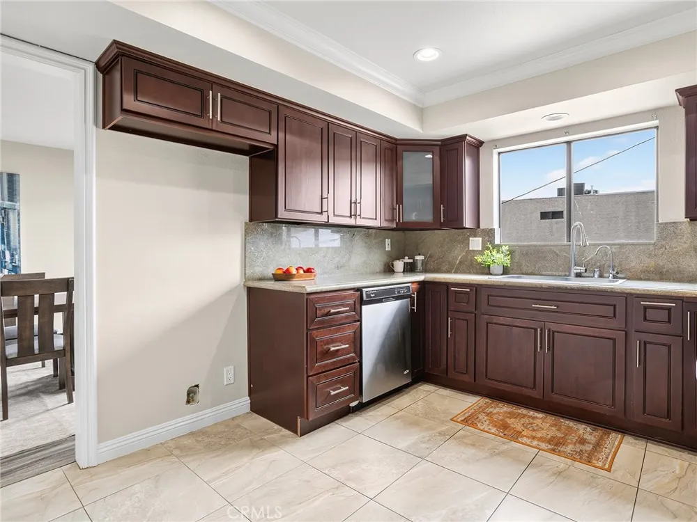 635 E Elmwood Avenue #203 Burbank, CA 91501