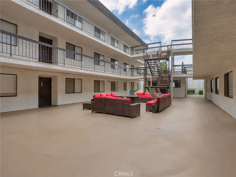 635 E Elmwood Avenue #203 Burbank, CA 91501