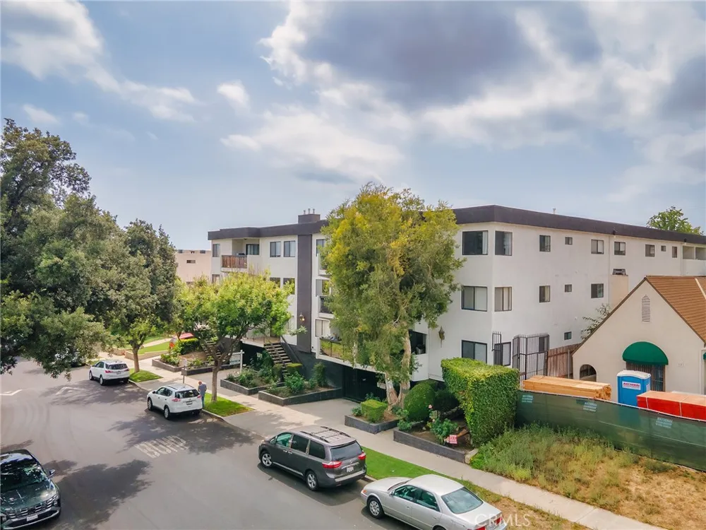 635 E Elmwood Avenue #203 Burbank, CA 91501