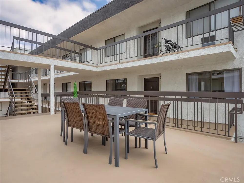 635 E Elmwood Avenue #203 Burbank, CA 91501