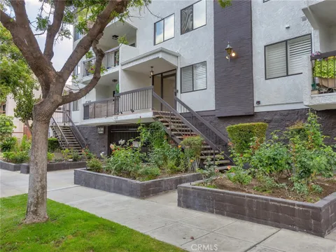 635 E Elmwood Avenue #203