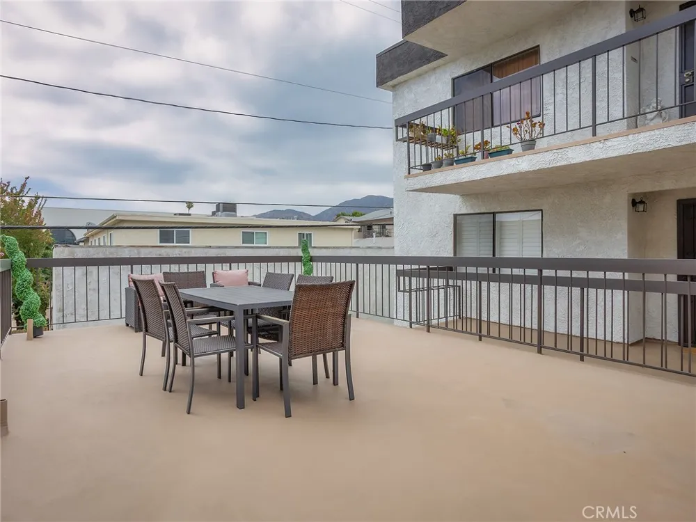 635 E Elmwood Avenue #203 Burbank, CA 91501
