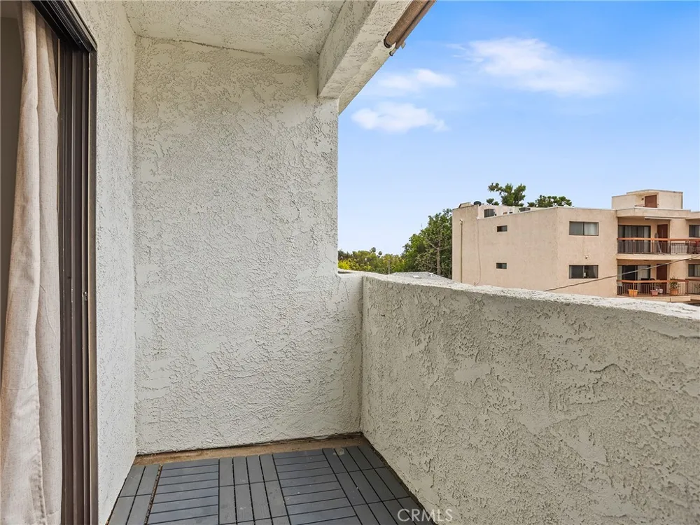 635 E Elmwood Avenue #203 Burbank, CA 91501