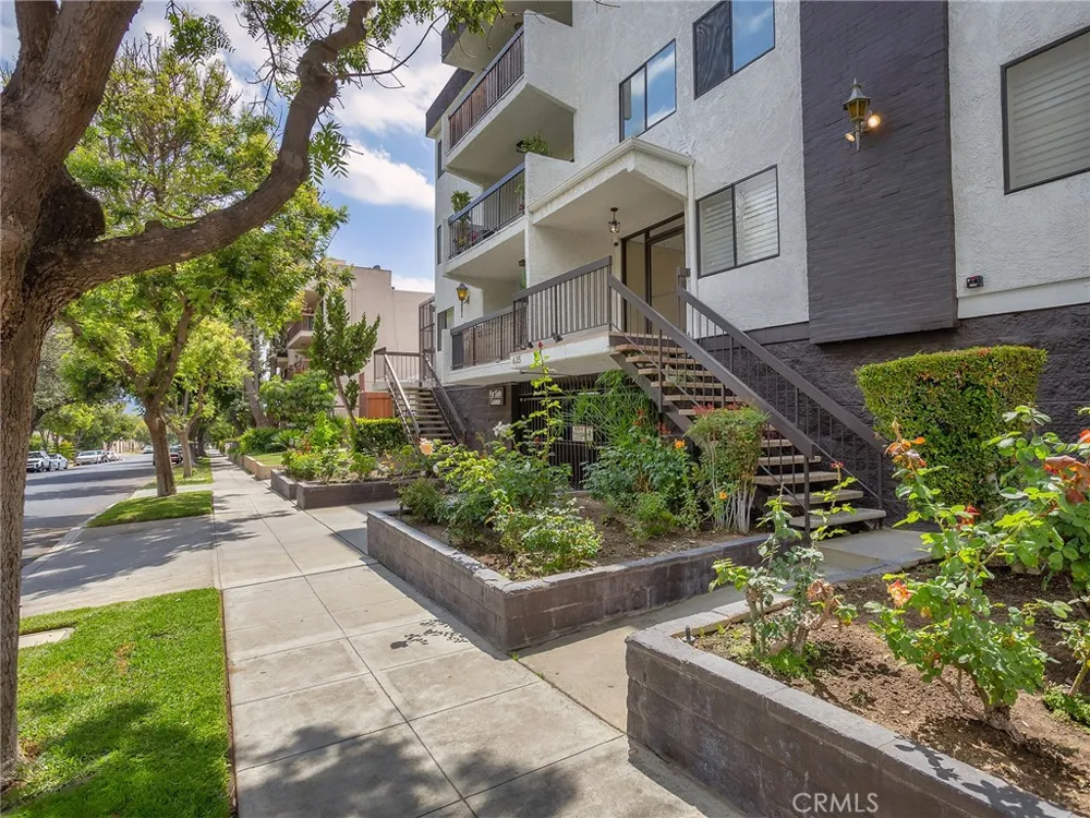 635 E Elmwood Avenue #203 Burbank, CA 91501