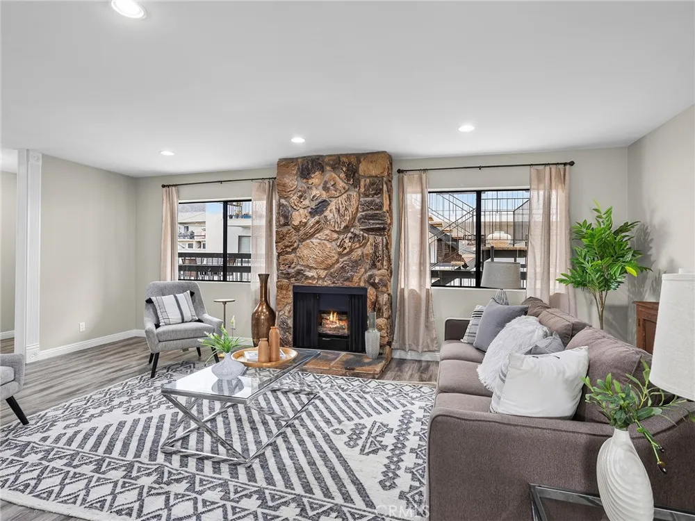 635 E Elmwood Avenue #203 Burbank, CA 91501
