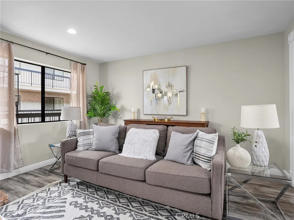 635 E Elmwood Avenue #203 Burbank, CA 91501
