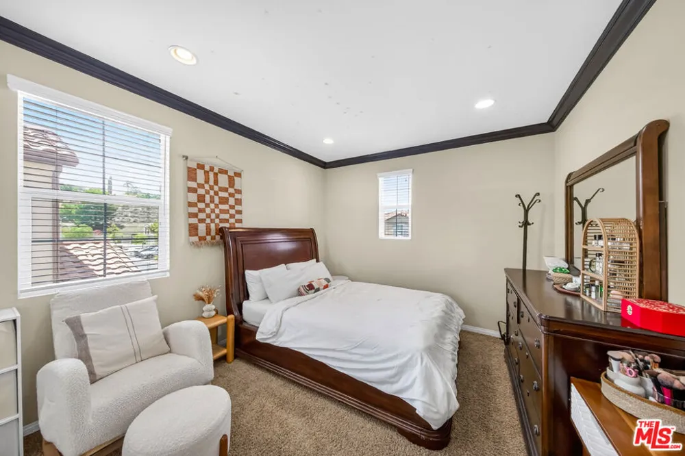 19860 Via Ott Santa Clarita, CA 91321