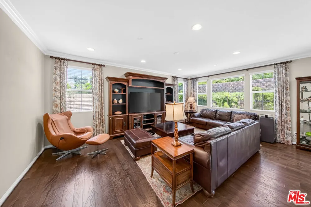 19860 Via Ott Santa Clarita, CA 91321