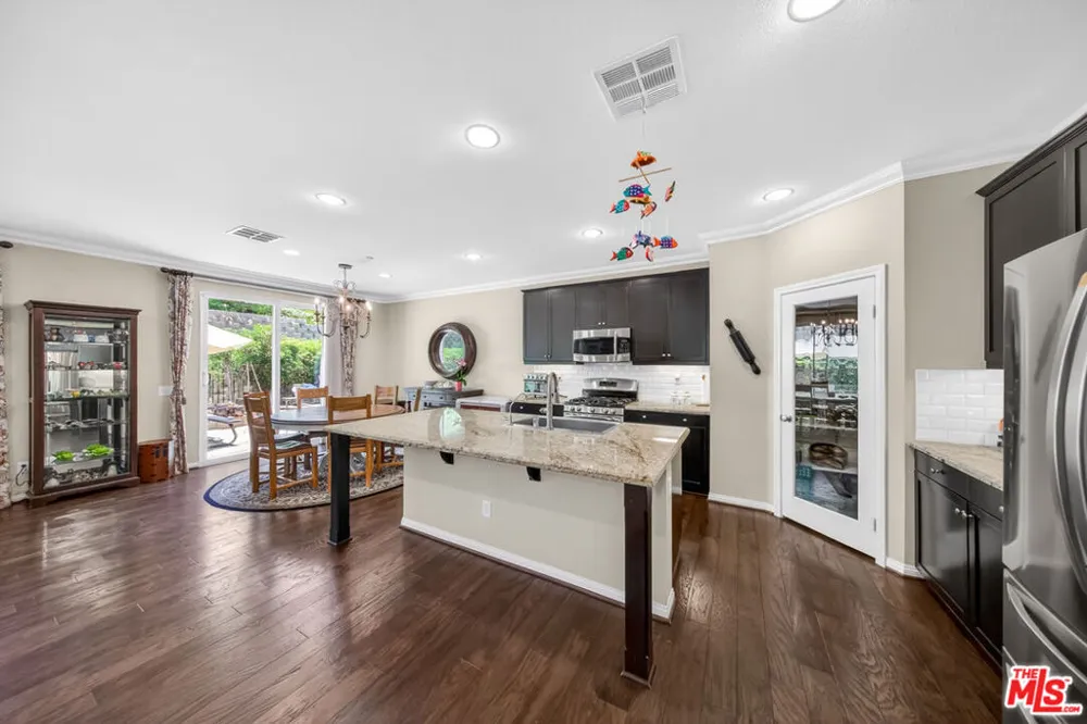 19860 Via Ott Santa Clarita, CA 91321