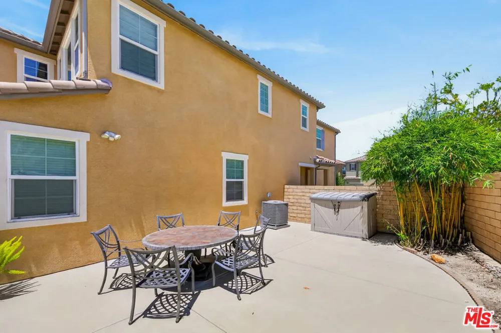 19860 Via Ott Santa Clarita, CA 91321