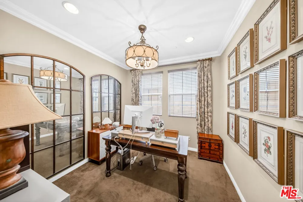 19860 Via Ott Santa Clarita, CA 91321
