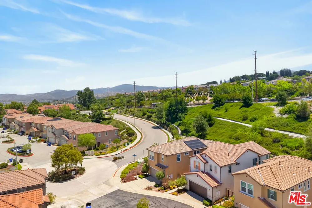 19860 Via Ott Santa Clarita, CA 91321