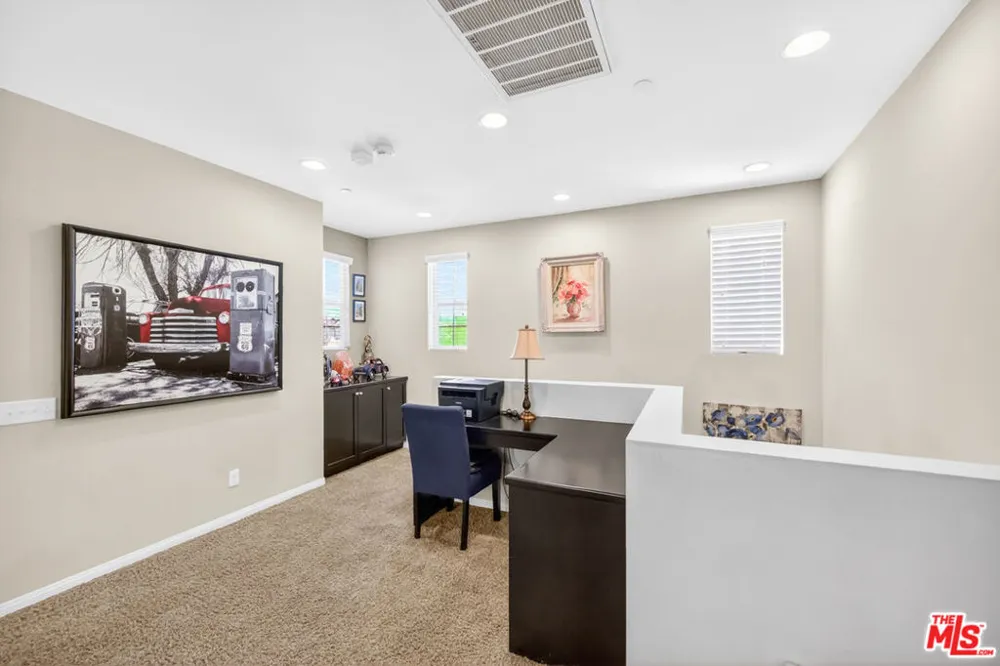 19860 Via Ott Santa Clarita, CA 91321