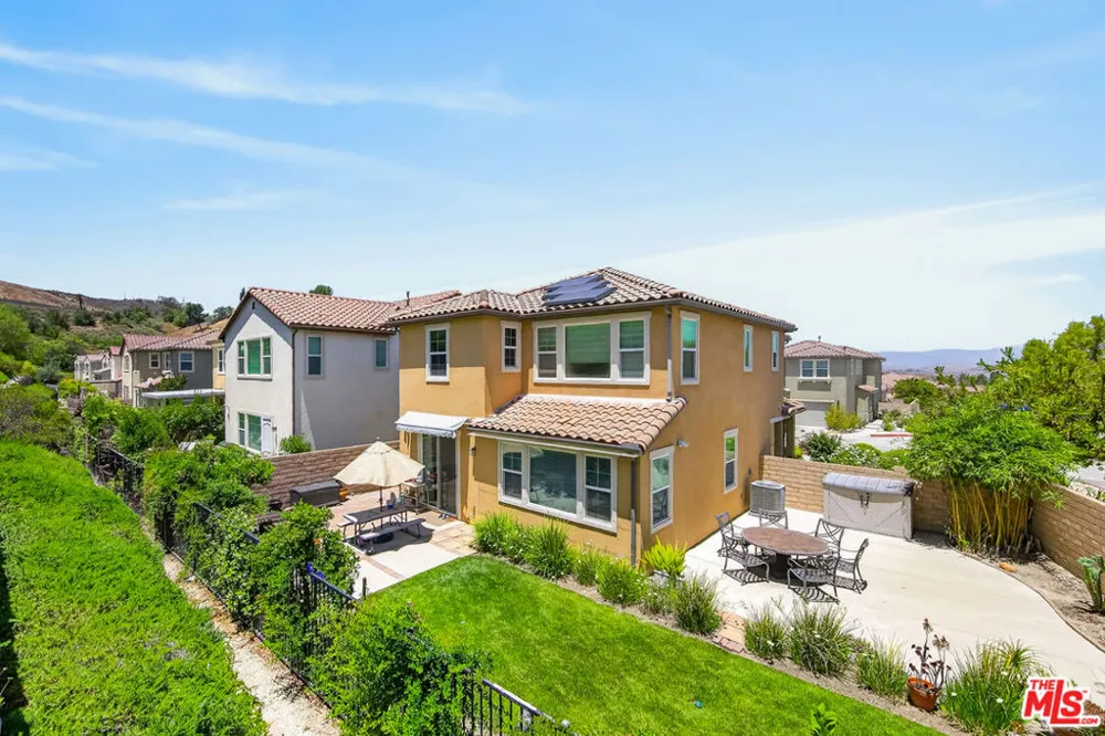 19860 Via Ott Santa Clarita, CA 91321