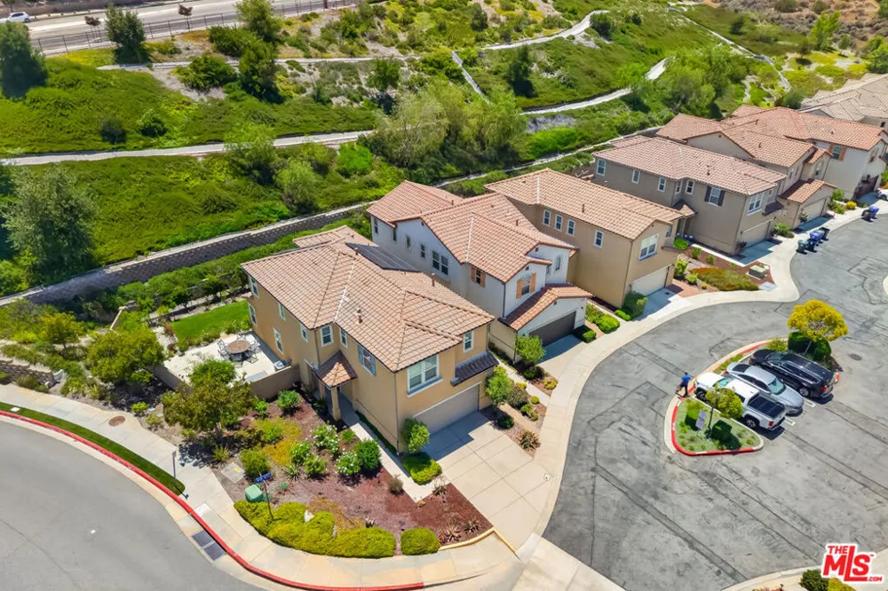 19860 Via Ott Santa Clarita, CA 91321