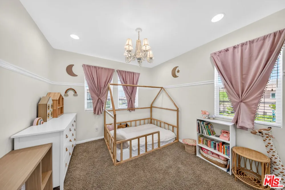 19860 Via Ott Santa Clarita, CA 91321