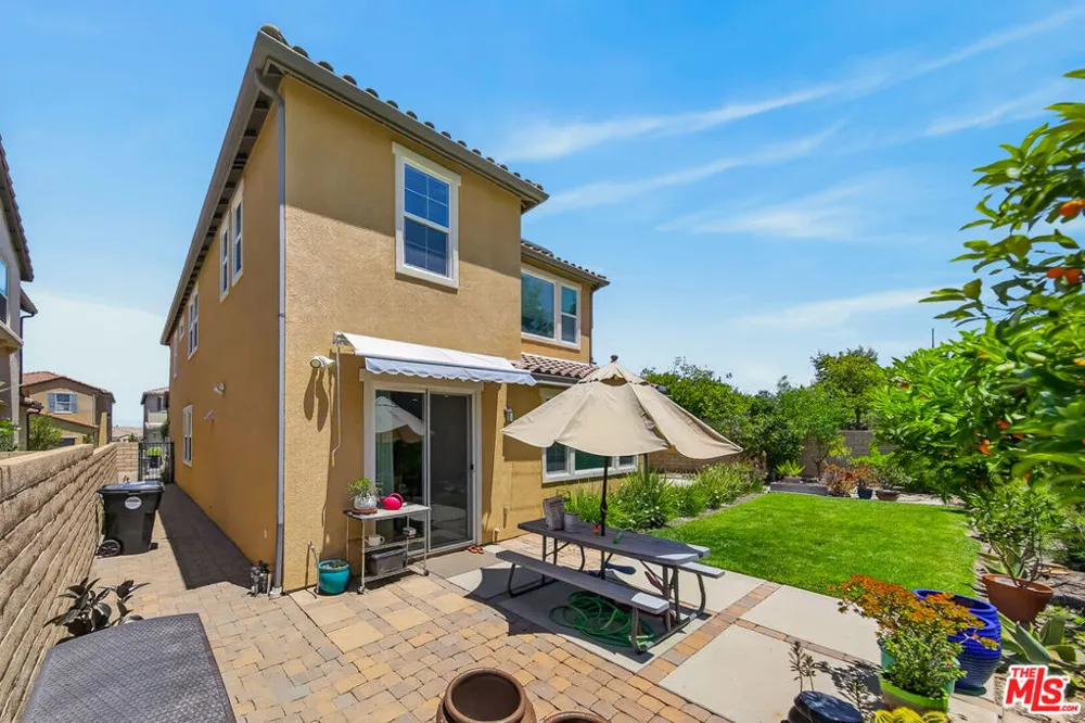 19860 Via Ott Santa Clarita, CA 91321