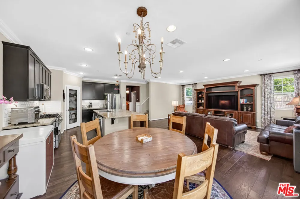 19860 Via Ott Santa Clarita, CA 91321