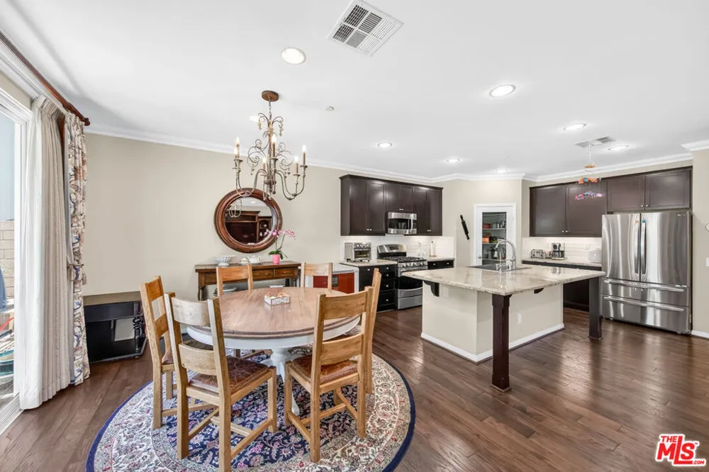 19860 Via Ott Santa Clarita, CA 91321
