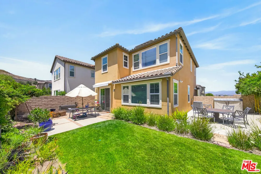 19860 Via Ott Santa Clarita, CA 91321