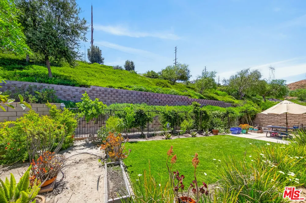 19860 Via Ott Santa Clarita, CA 91321