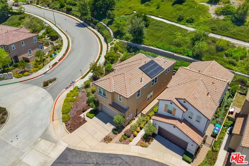 19860 Via Ott Santa Clarita, CA 91321