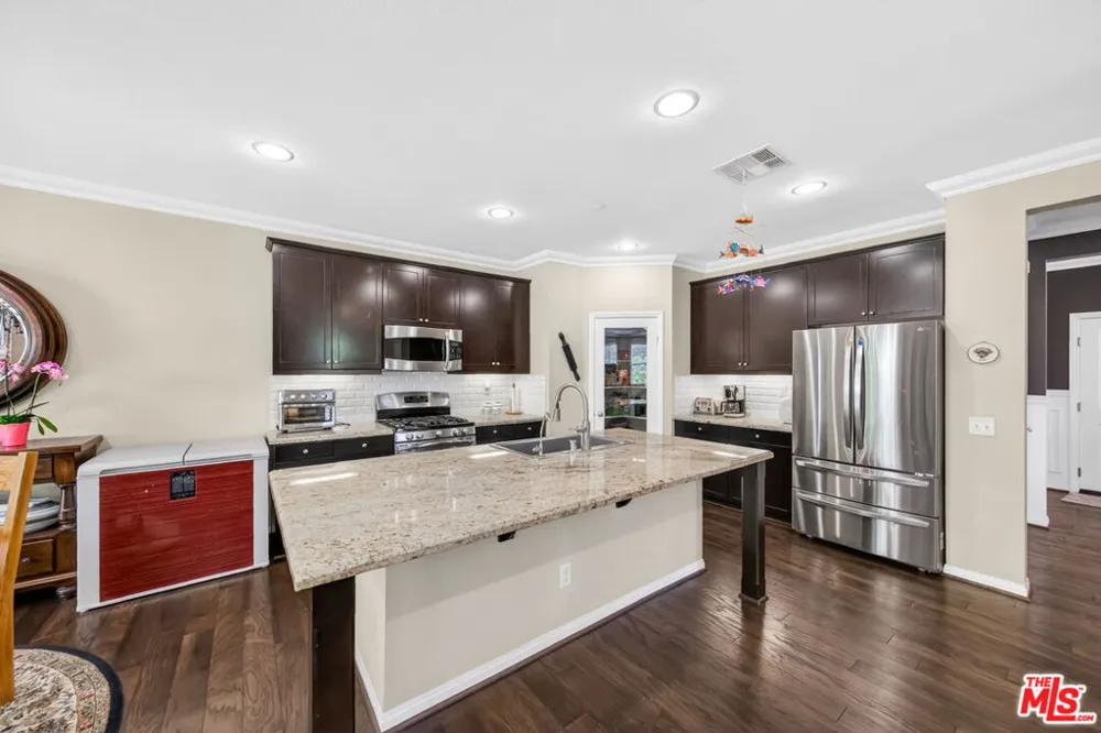 19860 Via Ott Santa Clarita, CA 91321