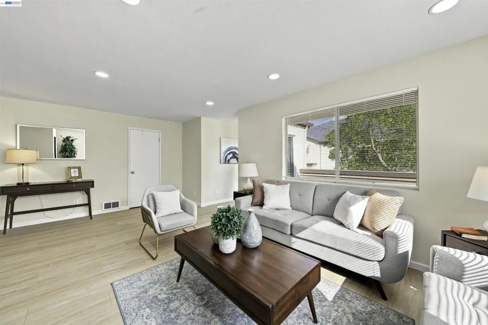 690 Applause Pl San Jose, CA 95134