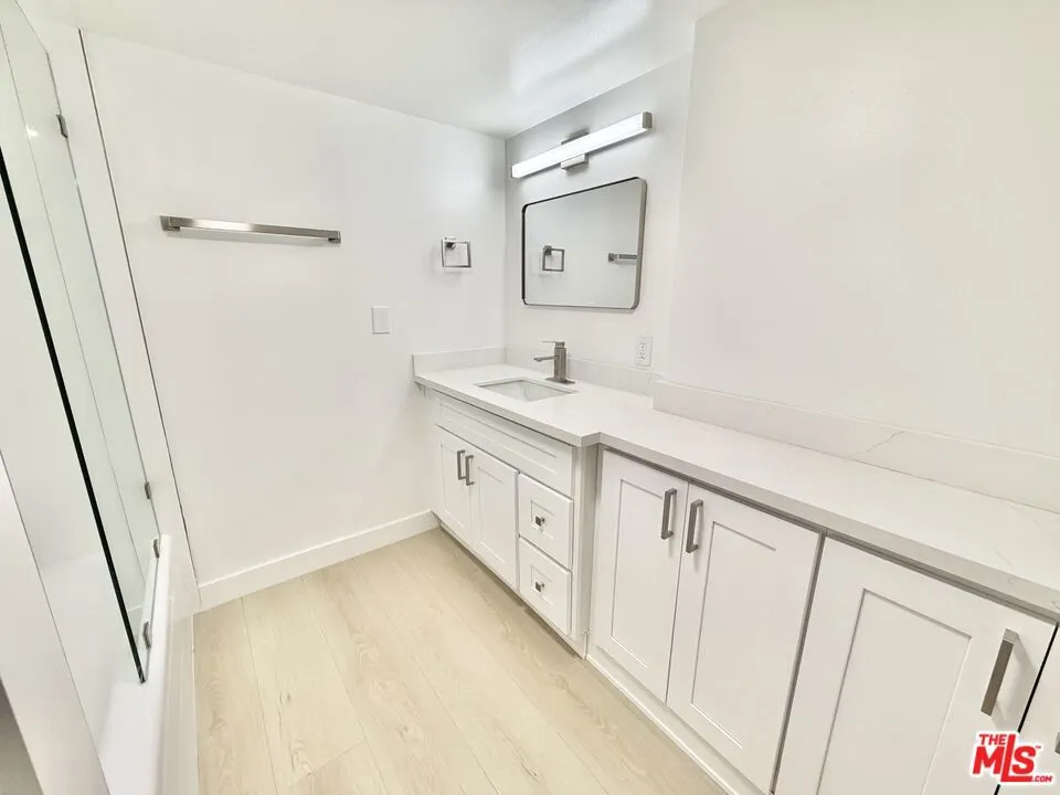 468 S Roxbury Drive #404 Beverly Hills, CA 90212