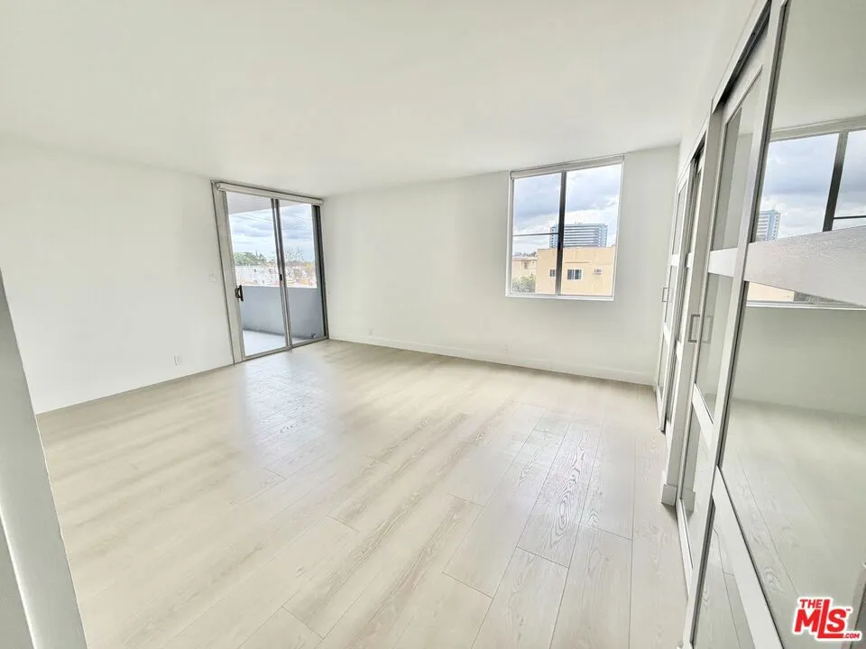 468 S Roxbury Drive #404 Beverly Hills, CA 90212